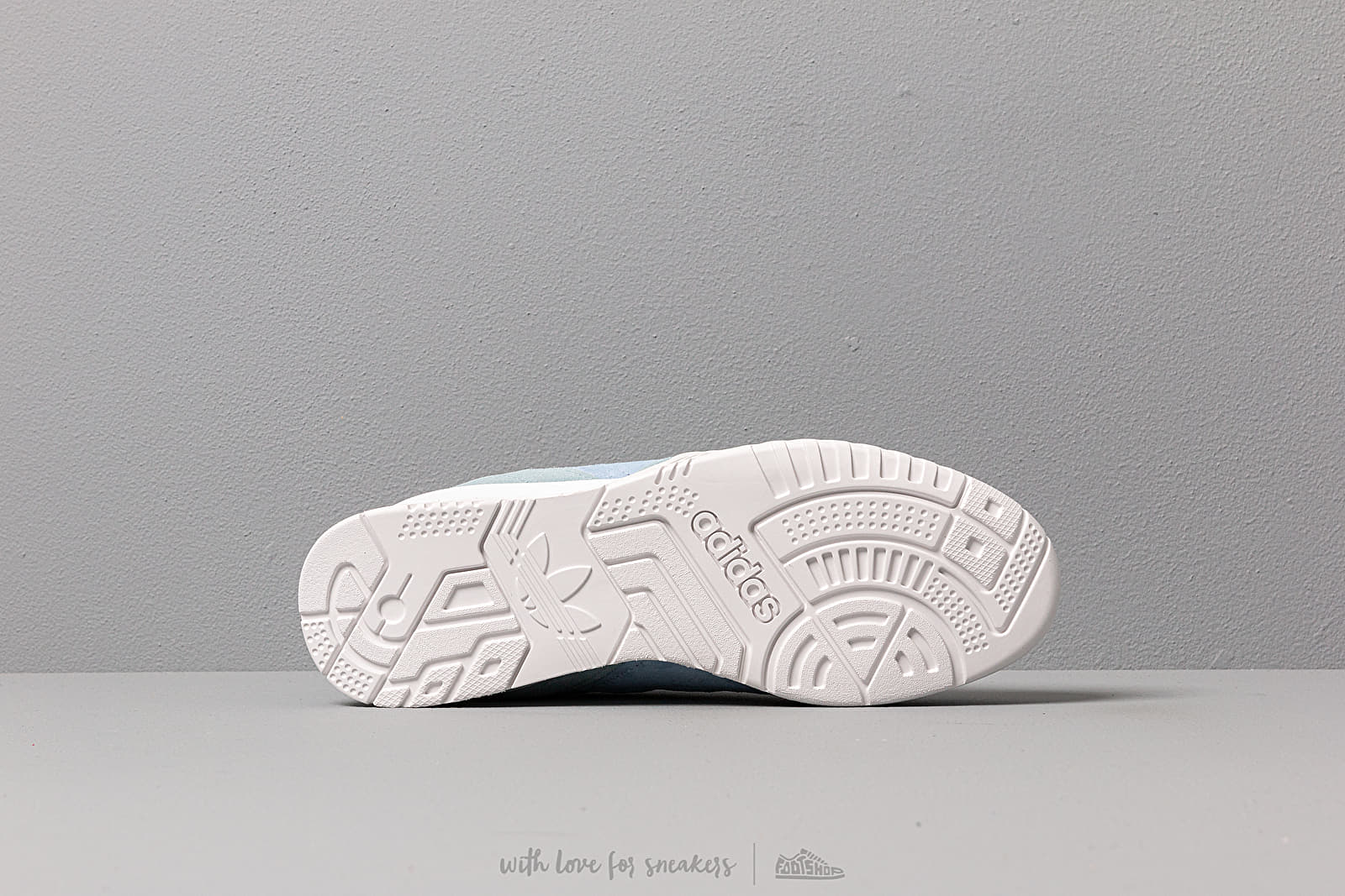 Женская обувь adidas A.R. Trainer W Glow Blue/ Real Blue/ Ash Grey