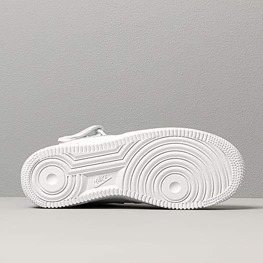 Shoes nike white color online