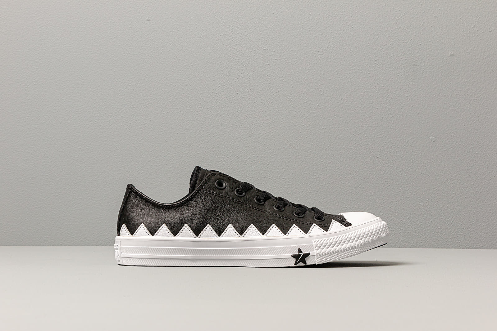 Дамски кецове и обувки Converse Chuck Taylor All Star Mission-V Black/ White/ White