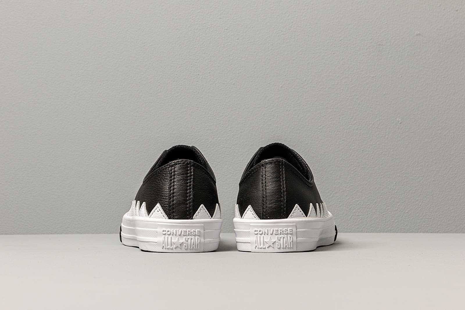 Дамски кецове и обувки Converse Chuck Taylor All Star Mission-V Black/ White/ White