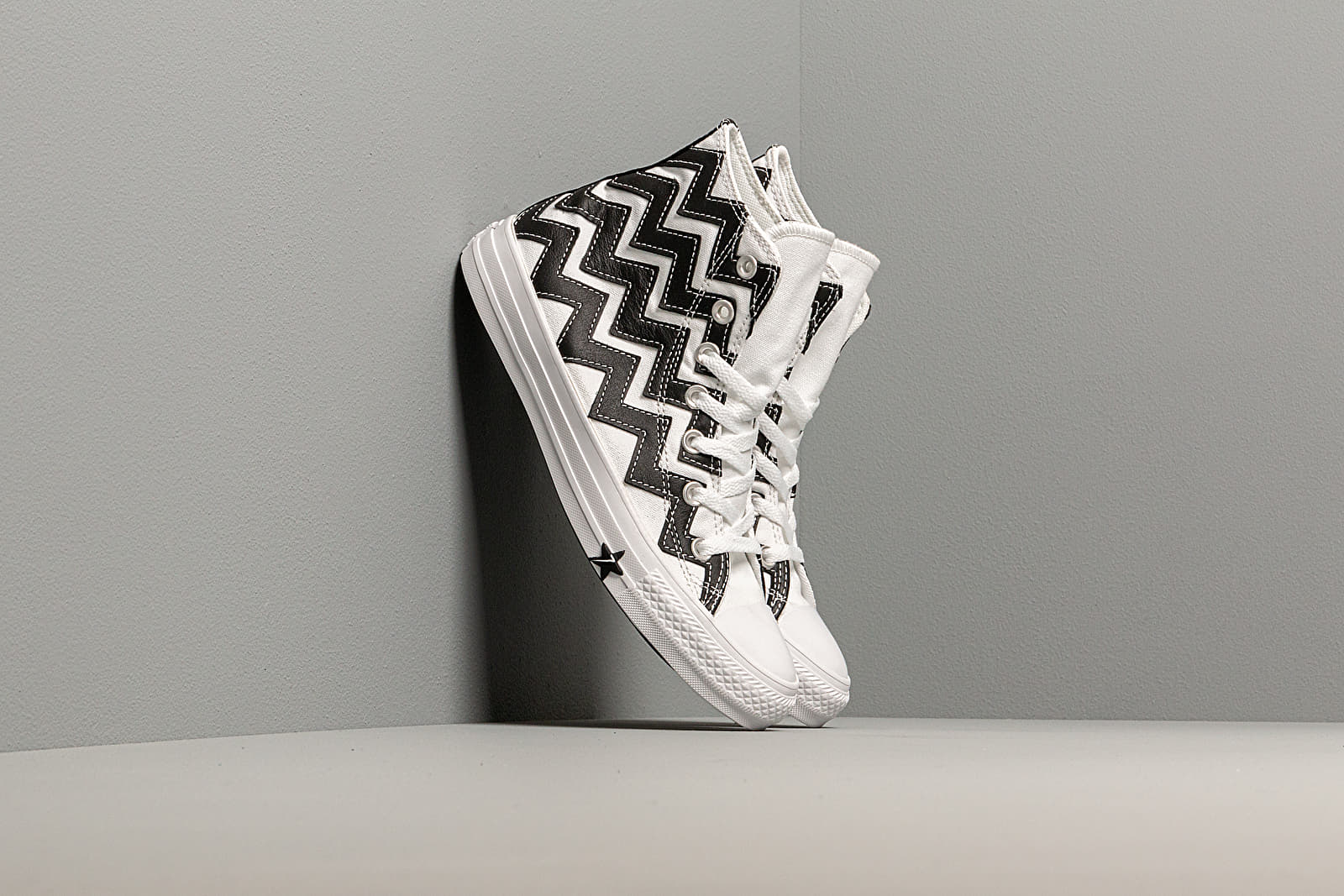 Mission 2025 v converse