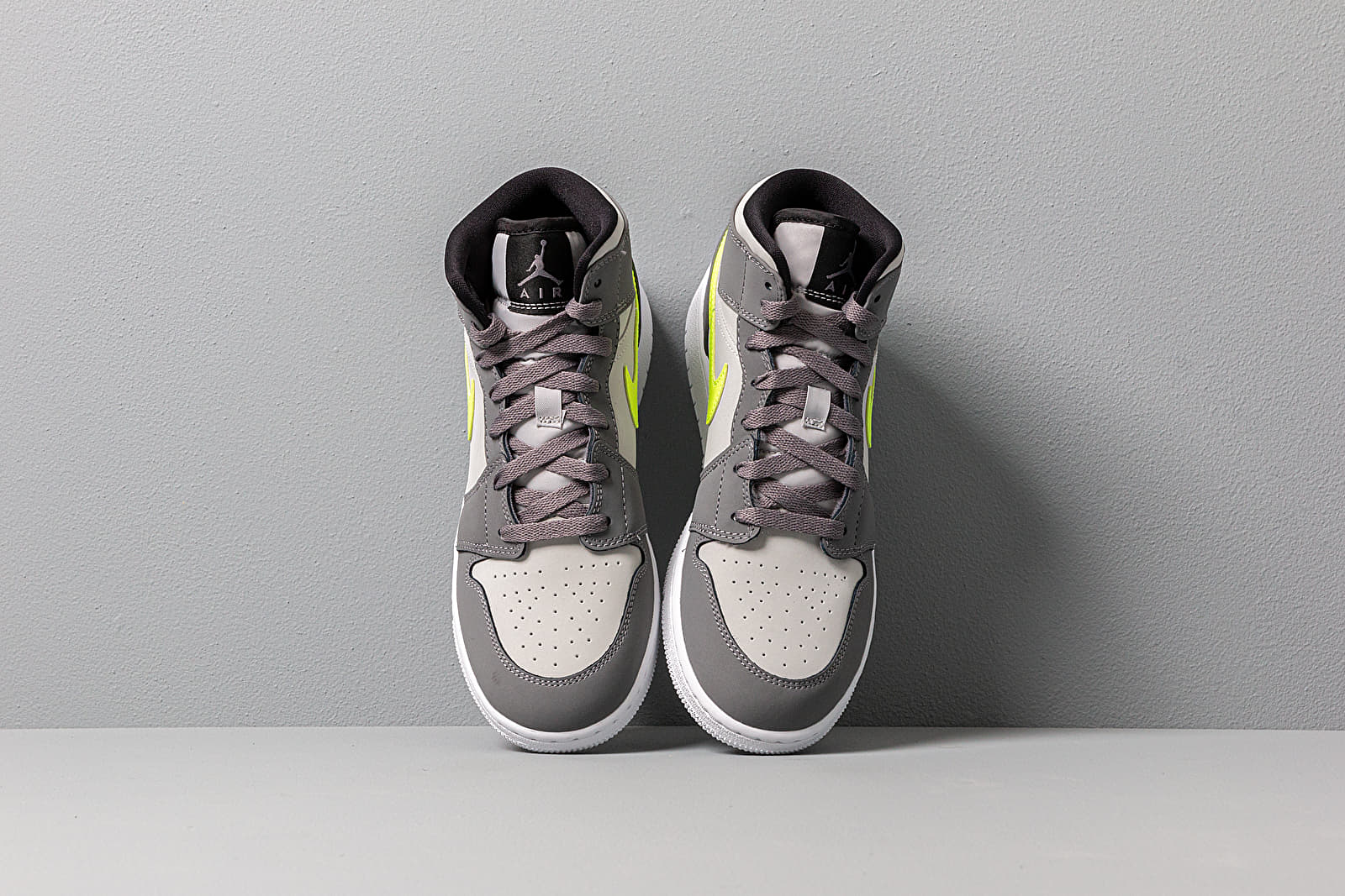 Women s shoes Air Jordan 1 Mid GS Gunsmoke Volt Neutral Grey