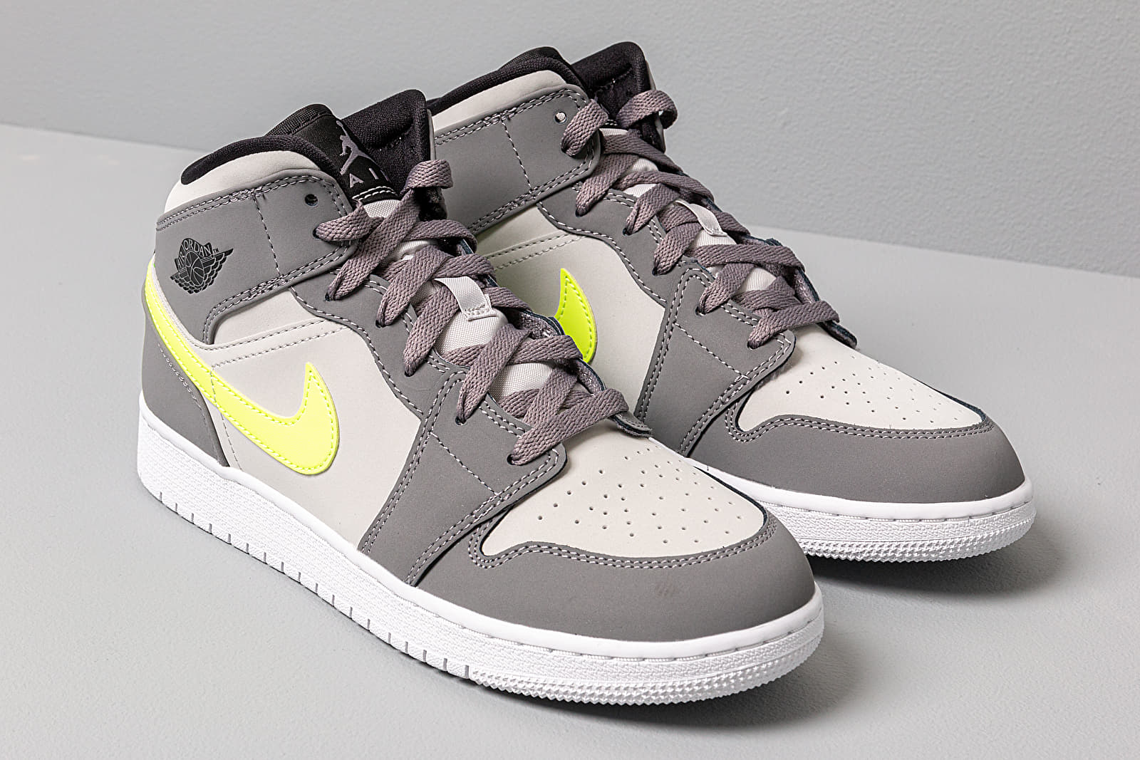 Air jordan 1 mid grey volt sale