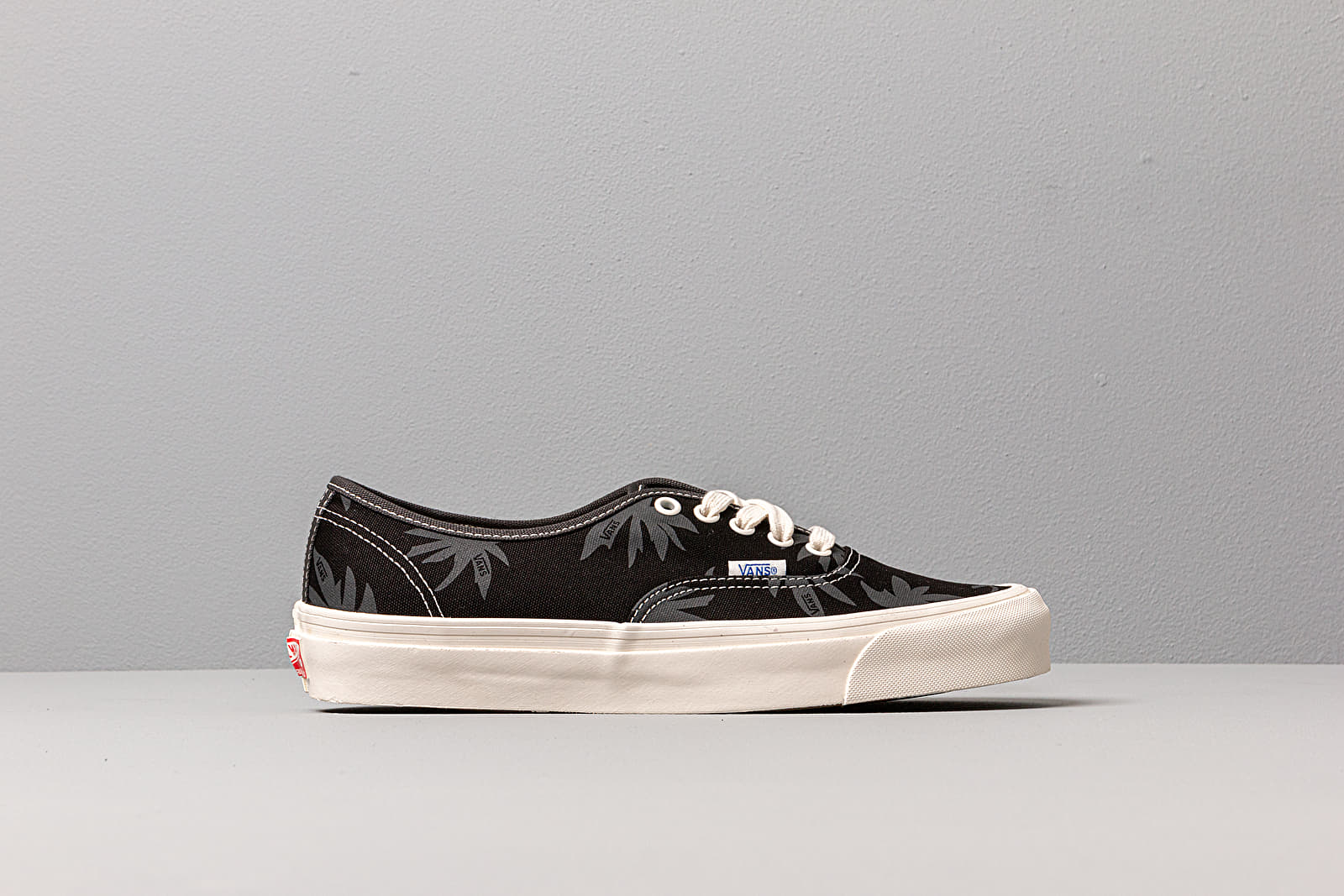 Scarpe uomo Vans OG Authentic LX (Canvas/ Island Leaf) Black Raven