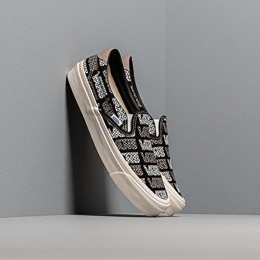 Vans slip on logo on sale
