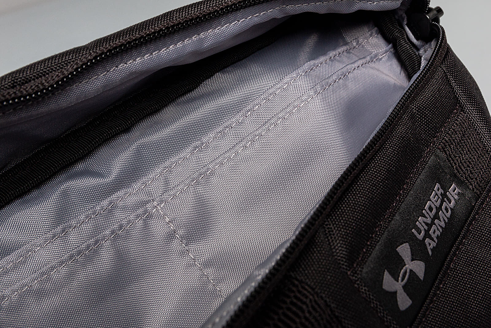 Genți de șold Under Armour Waist Bag Black