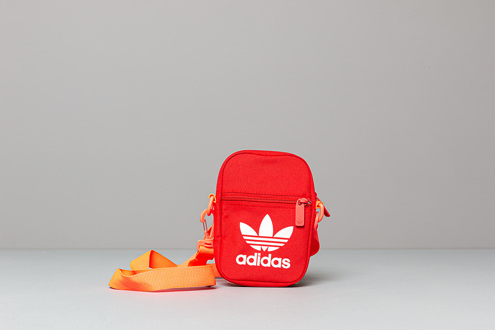 Táskák & hátizsákok adidas Fest Bag Tref Scarlet