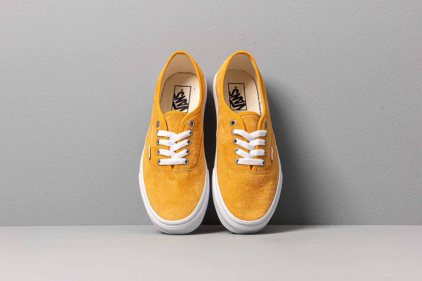 Men s shoes Vans Authentic PIG SUEDE Mango Footshop