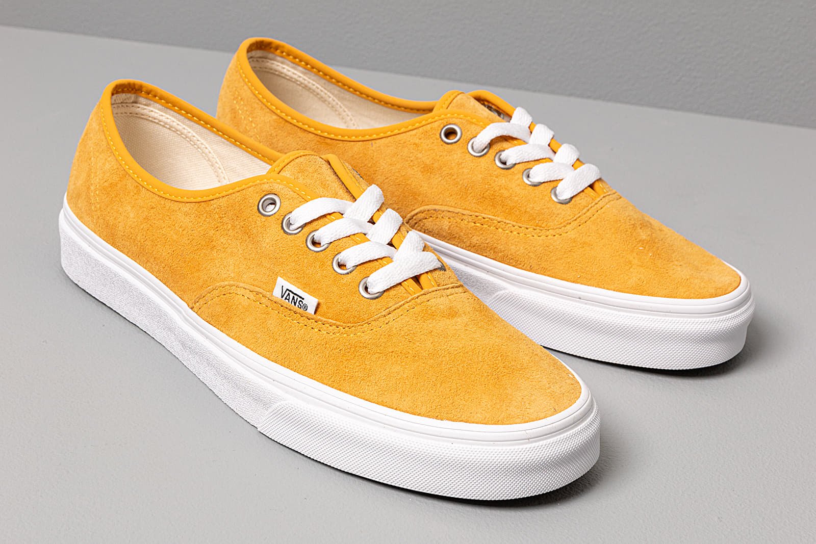 Men s shoes Vans Authentic PIG SUEDE Mango Footshop