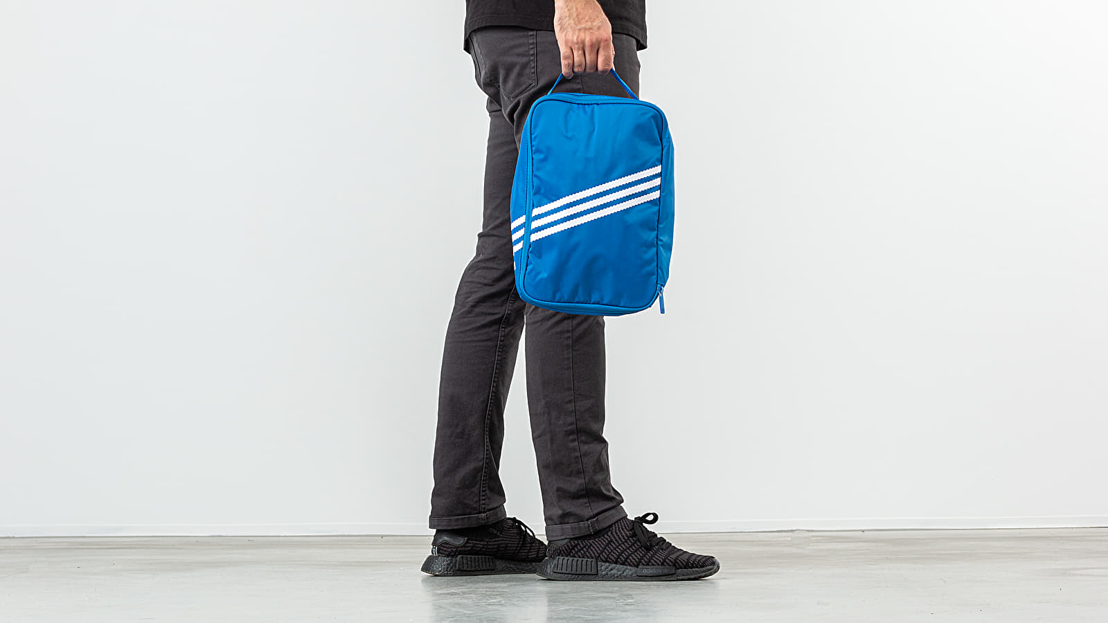 Adidas originals sneaker hot sale bag