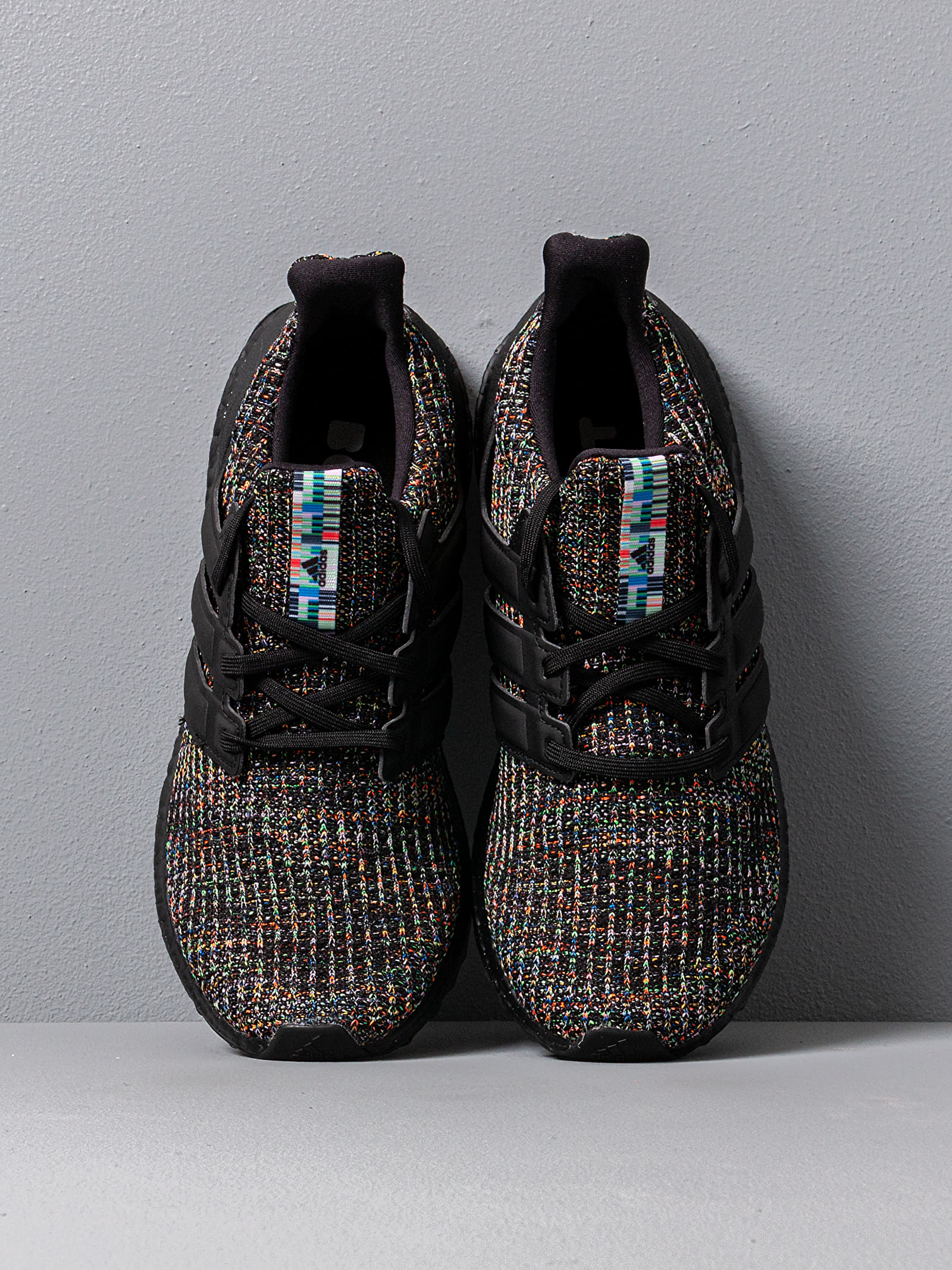 Ultra boost core black glow green sale