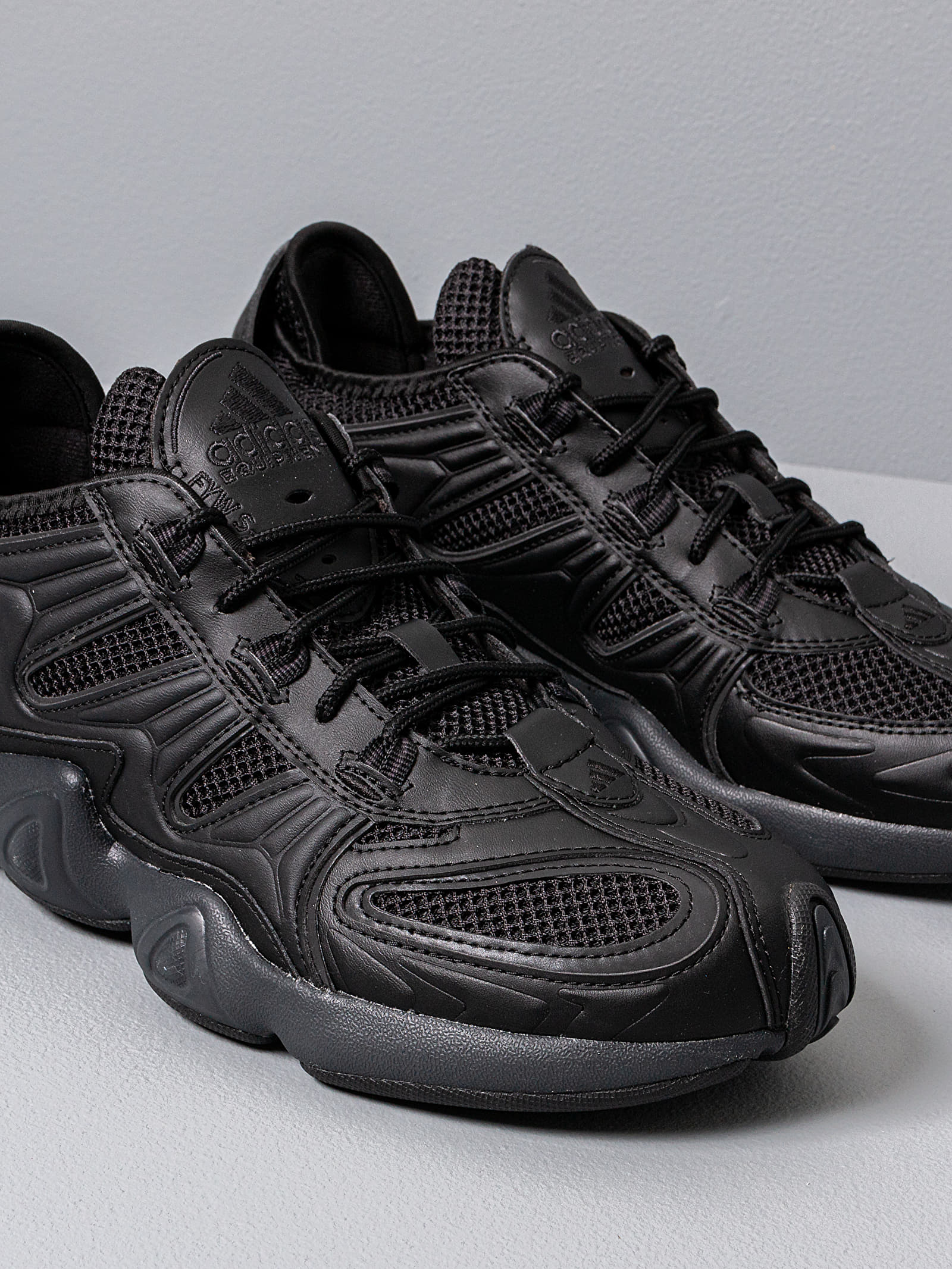 Férfi cipők adidas FYW S-97 Core Black/ Core Black/ Carbon