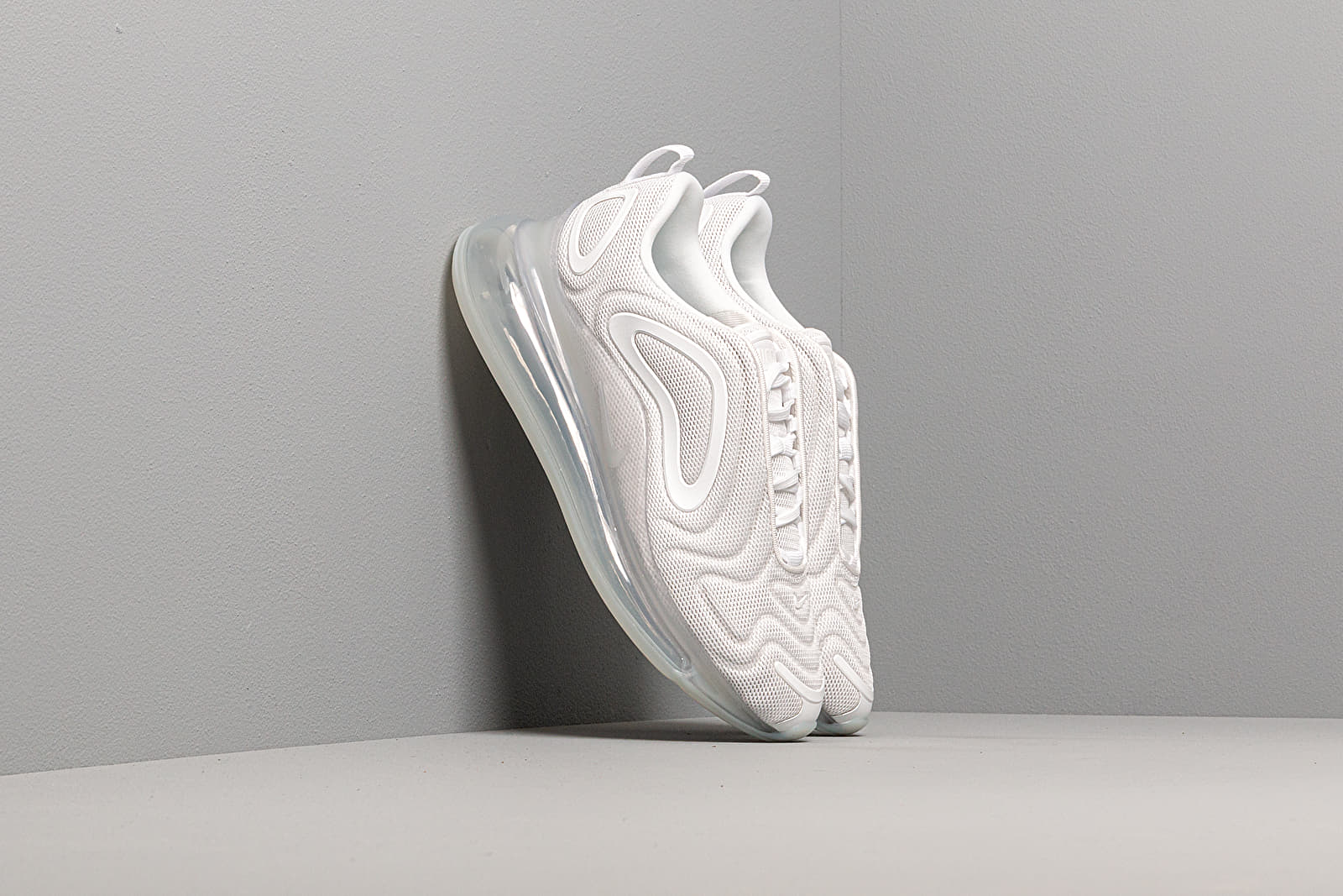Încălțăminte și sneakerși pentru femei Nike W Nike Air Max 720 White/ White-Mtlc Platinum-Pure Platinum