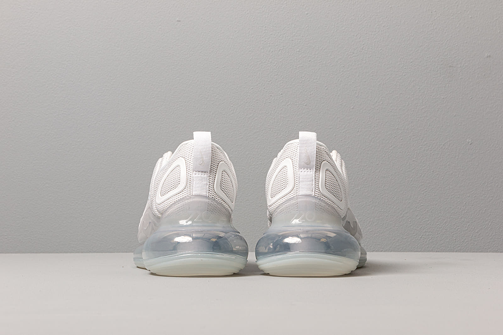 Sko til kvinder Nike W Nike Air Max 720 White/ White-Mtlc Platinum-Pure Platinum