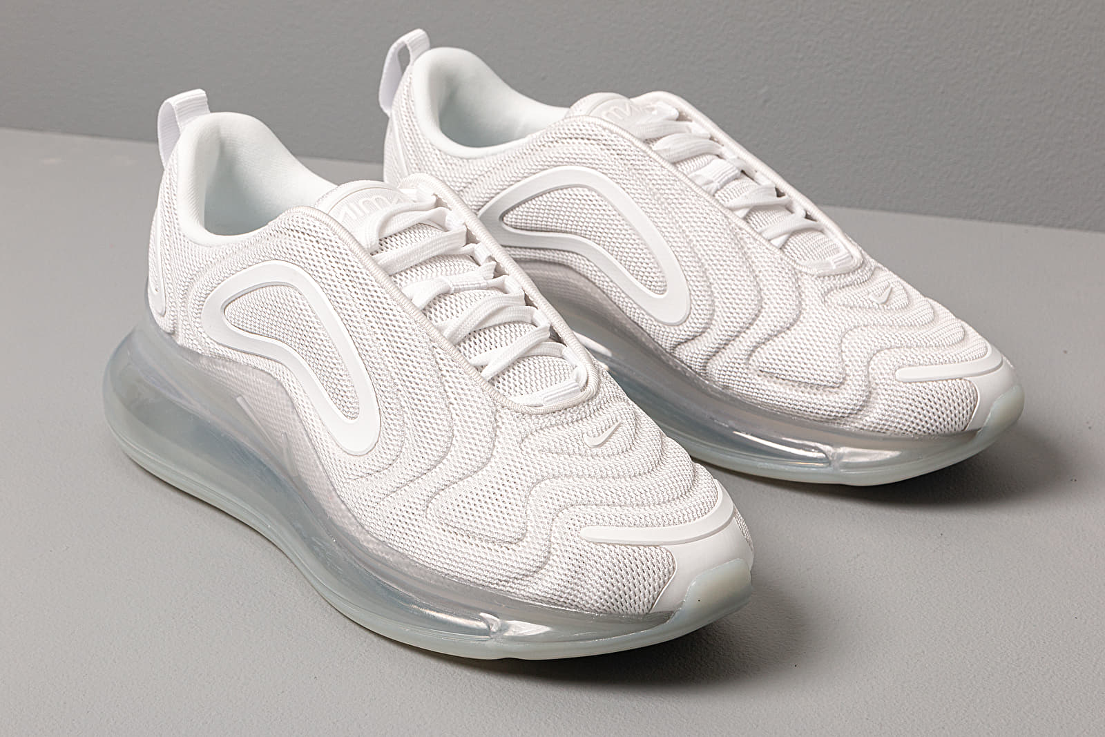 Women s shoes Nike W Nike Air Max 720 White White Mtlc Platinum Pure Platinum Footshop