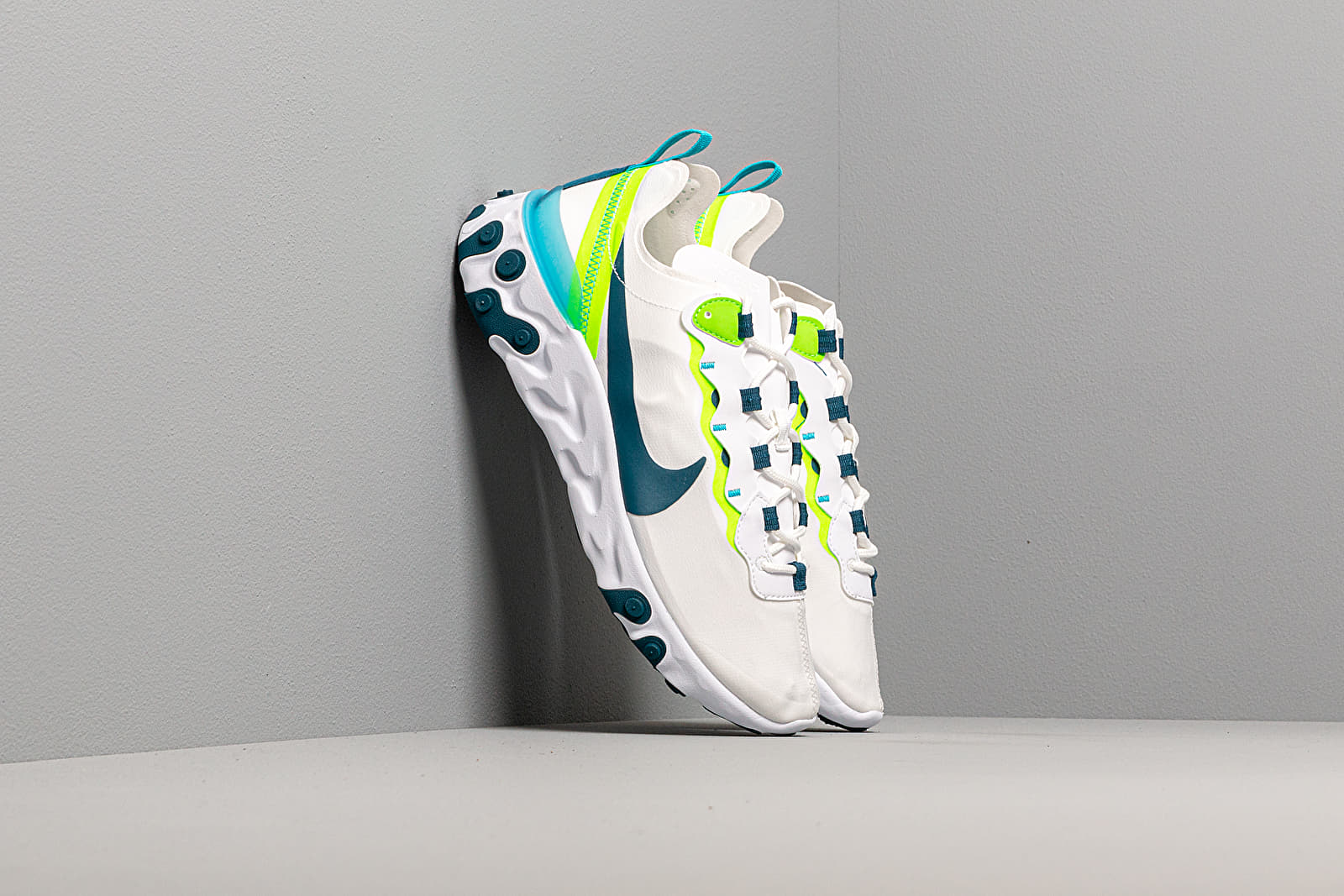 Women s shoes Nike W React Element 55 White Blue Force Summit White Footshop