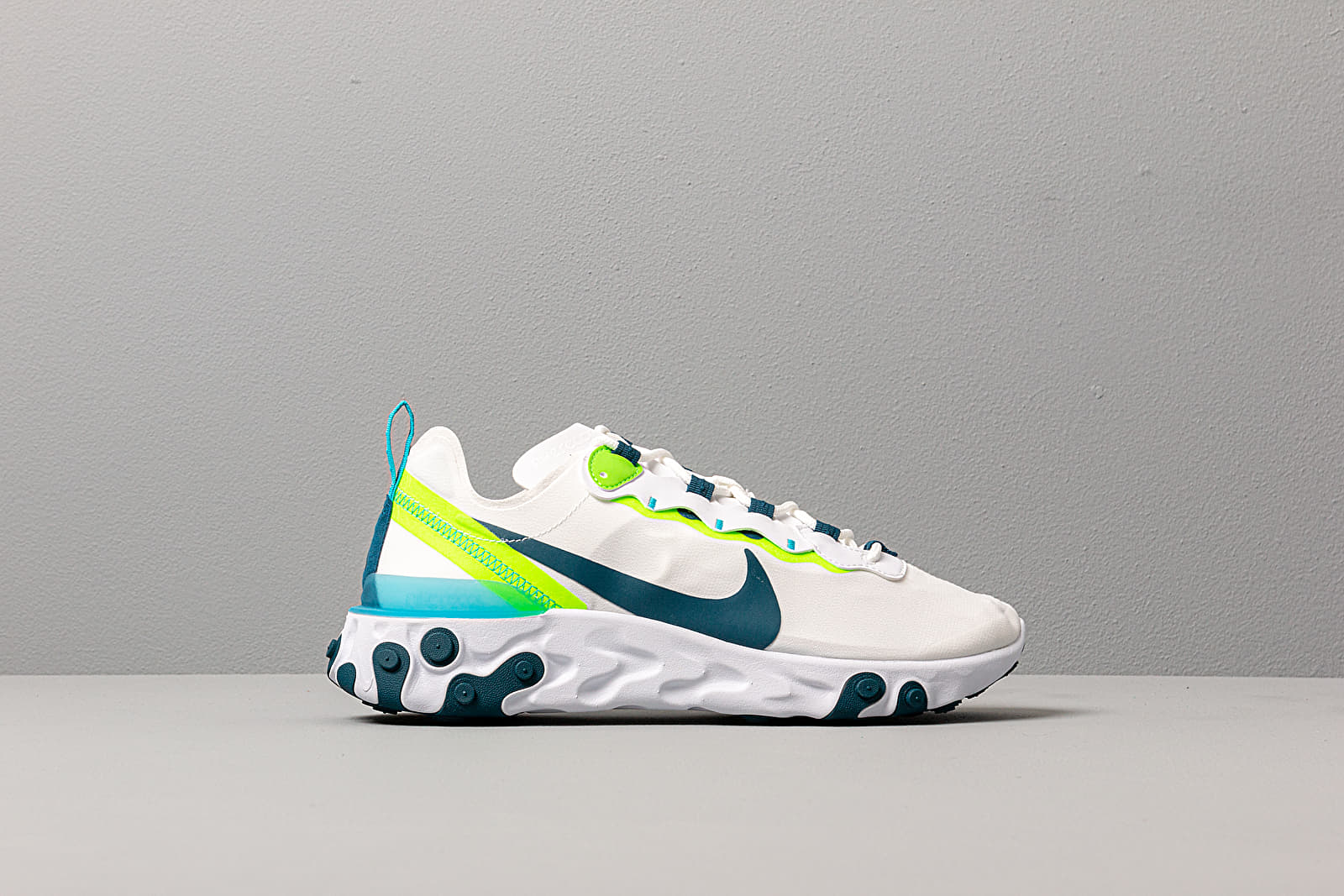Nike white and navy womens world cup react element 55 trainers top