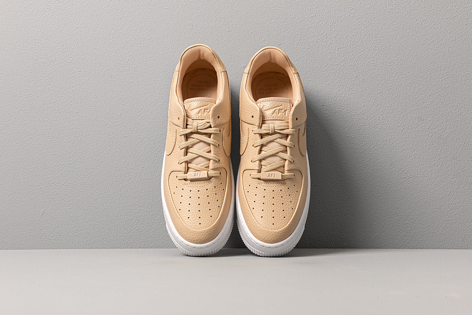 Nike air force 1 sage low premium desert ore top