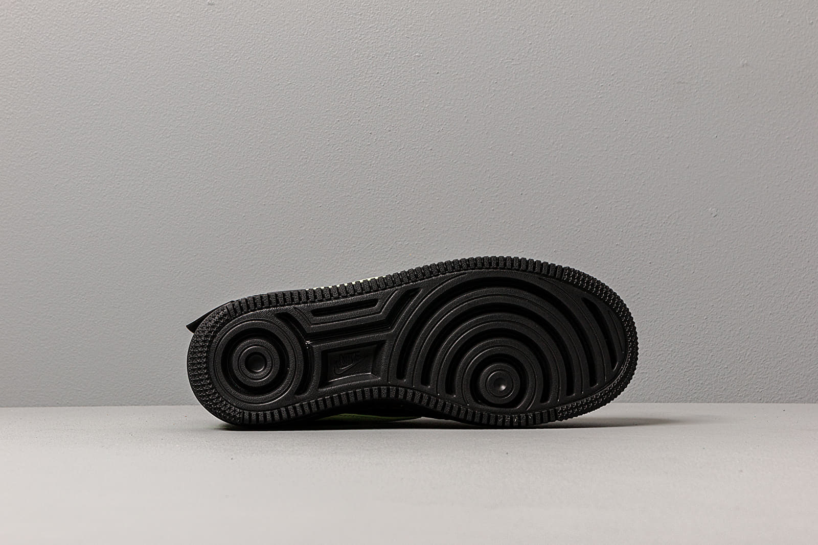 Dámské tenisky a boty Nike Wmns Air Force 1 Jester XX Black/ Barely Volt