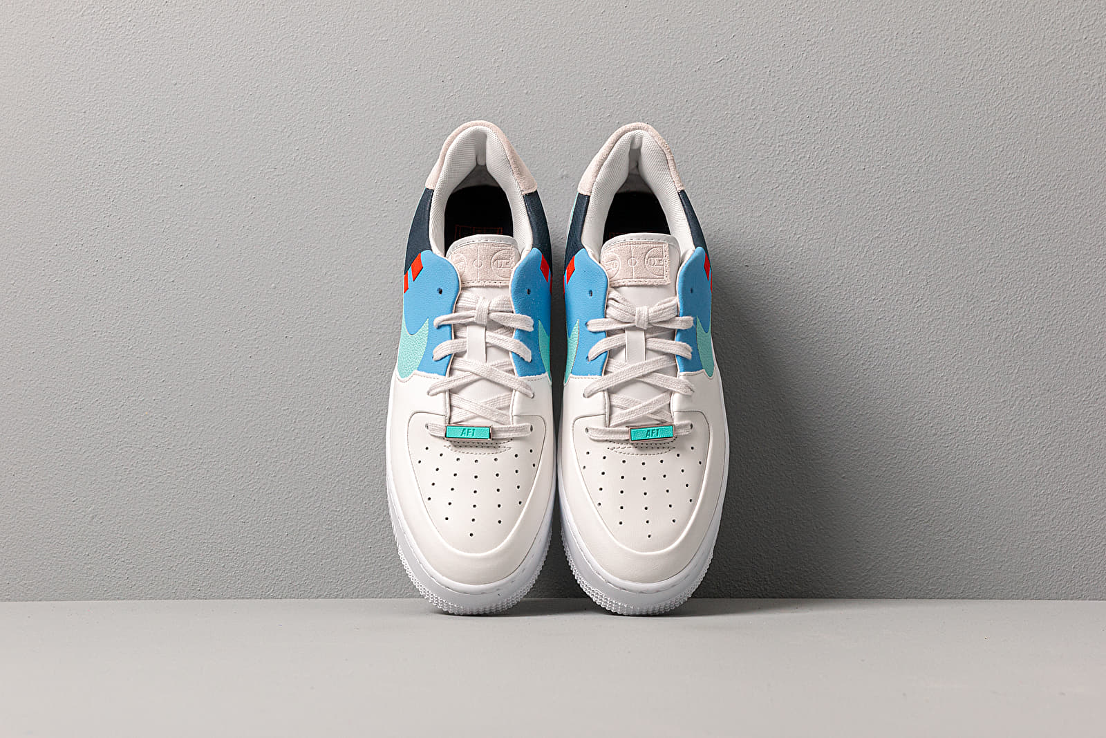 Női cipők Nike W Air Force 1 Sage Low LX Platinum Tint/ Light Aqua-Obsidian