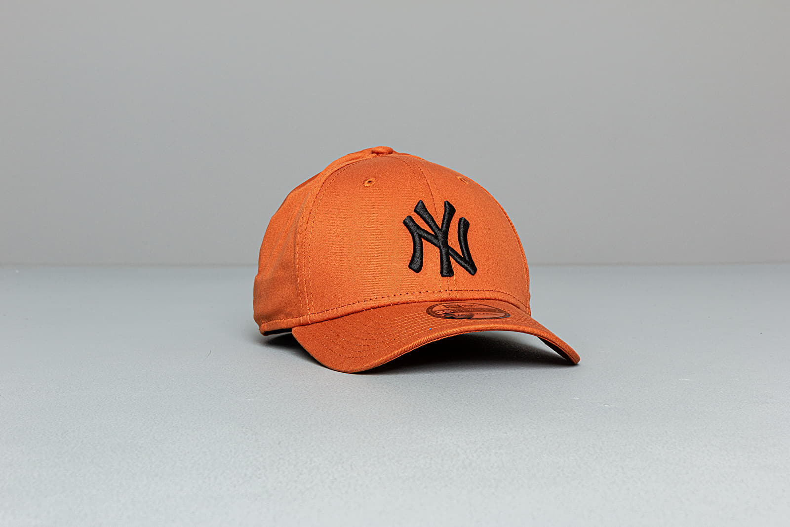 Шапки New Era 39Thirty MLB Essential New York Yankees Cap Brick Orange
