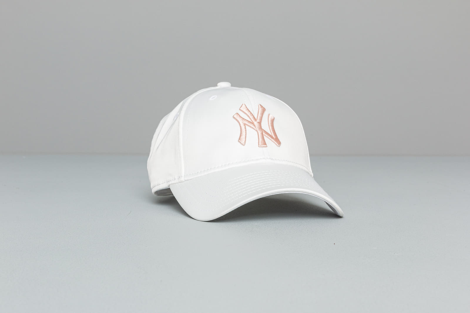 Шапки New Era 9Forty MLB Satin New York Yankees Cap White