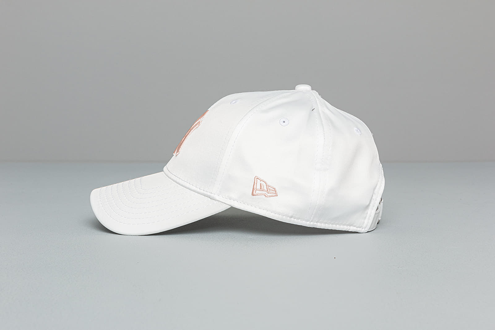 Шапки New Era 9Forty MLB Satin New York Yankees Cap White