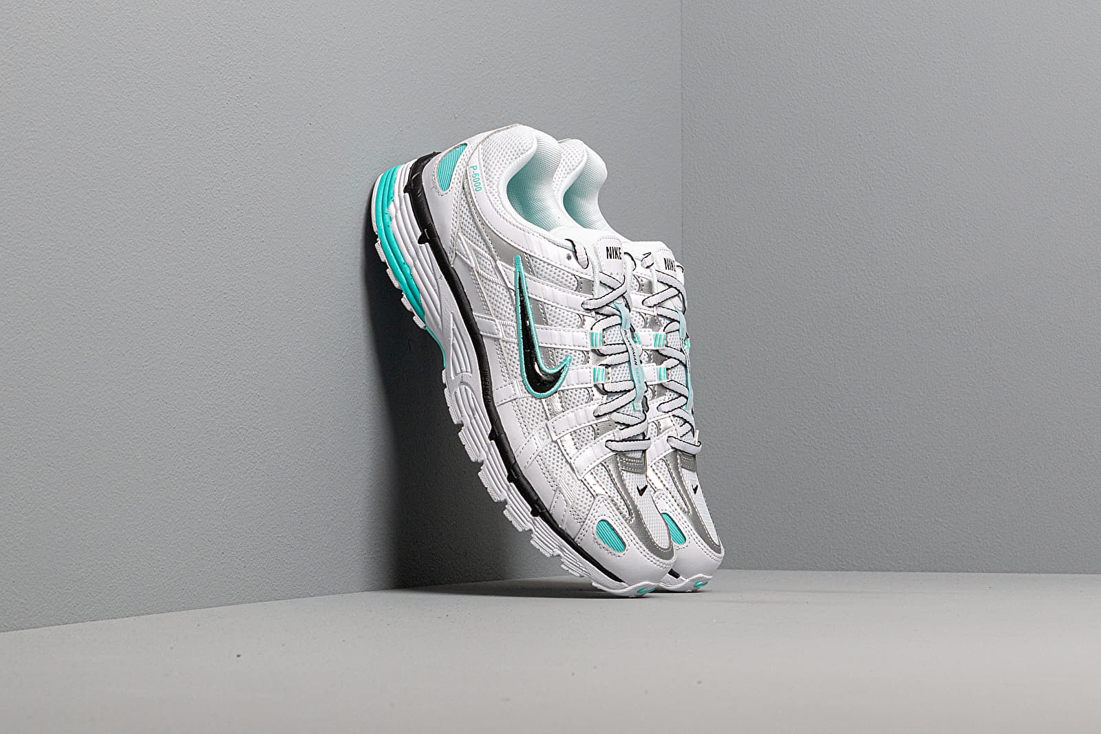 Zapatillas mujer Nike W P-6000 White/ Black-Metallic Silver-Light Aqua