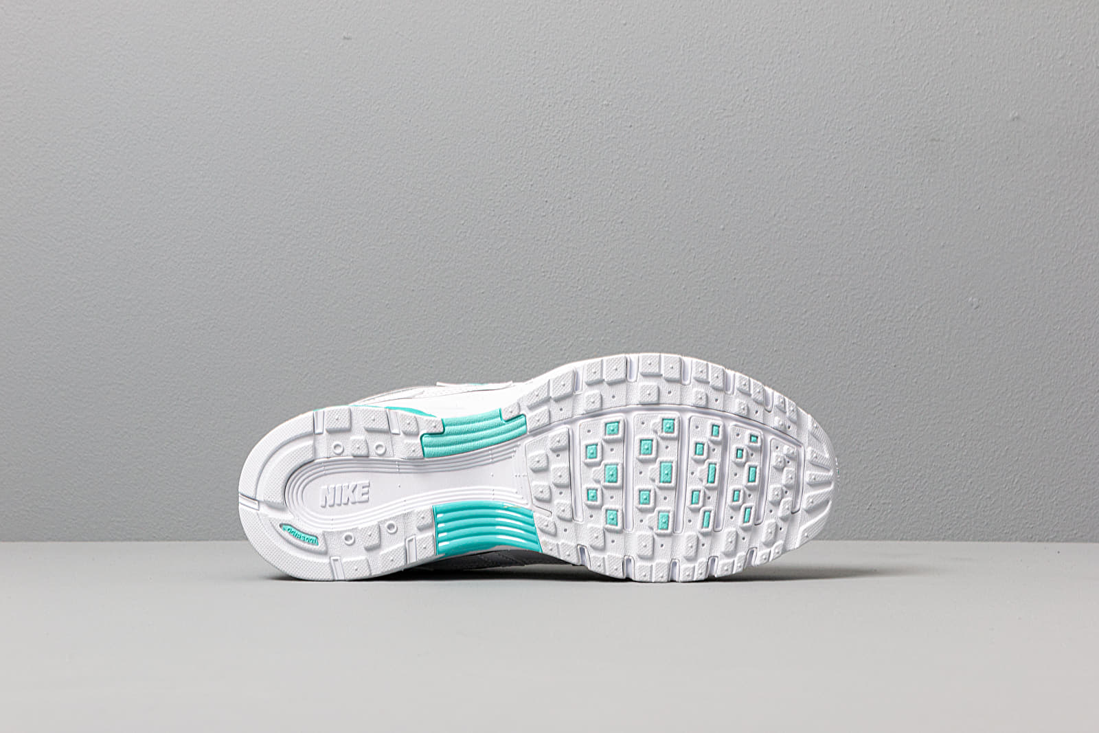 Zapatillas mujer Nike W P-6000 White/ Black-Metallic Silver-Light Aqua