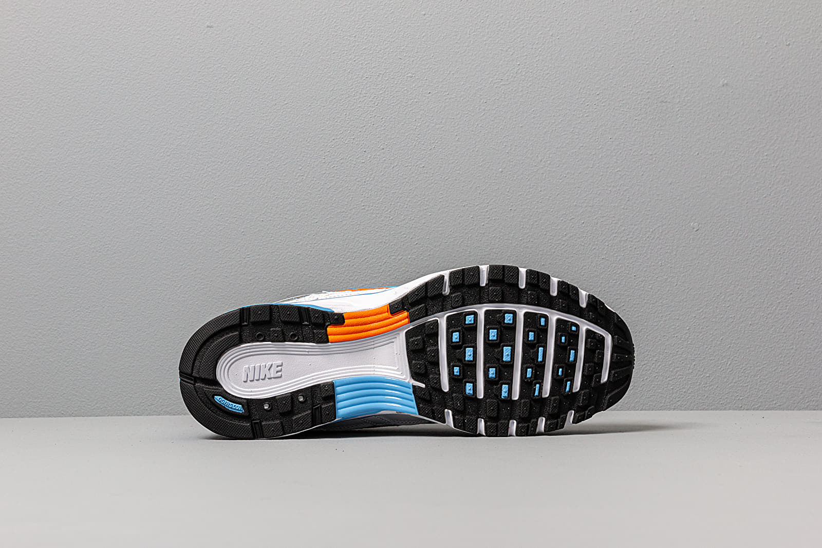 Încălțăminte și sneakerși pentru femei Nike W P-6000 White/ University Blue-Metallic Silver