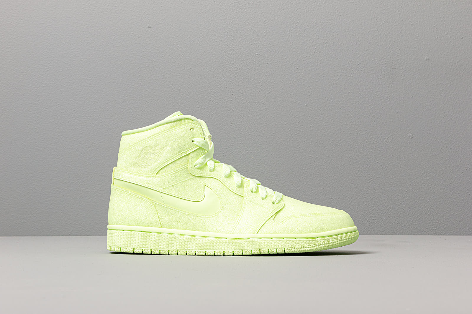 Air jordan cheap 1 barely volt