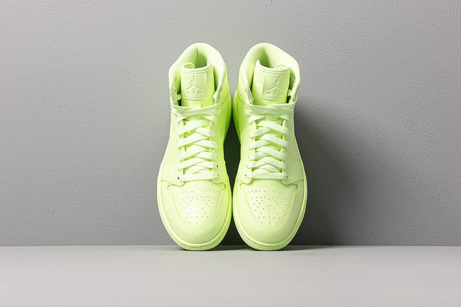 Jordan 1 retro discount high barely volt
