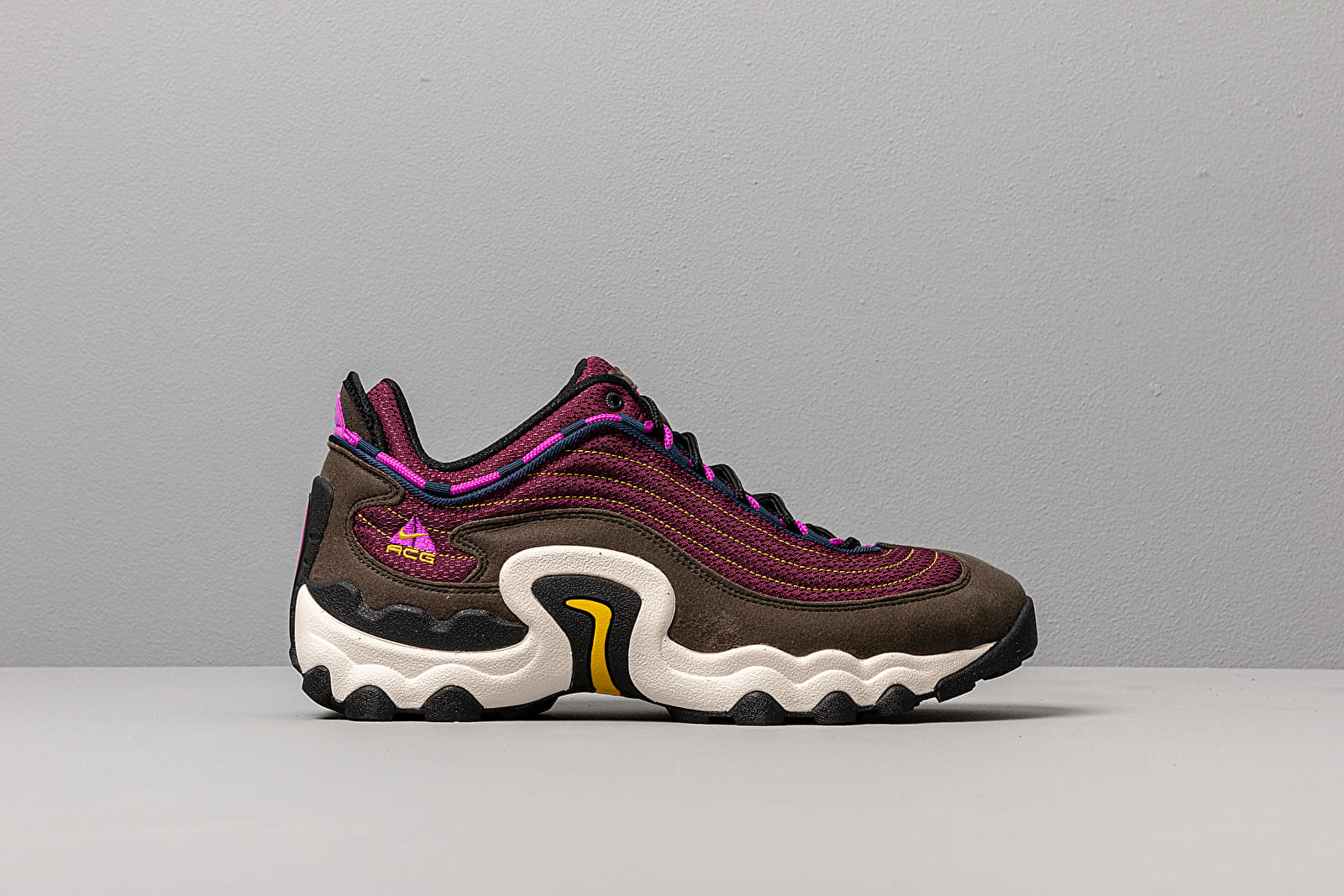 Men s shoes Nike Air Skarn Sequoia Vivid Purple Bright Citron