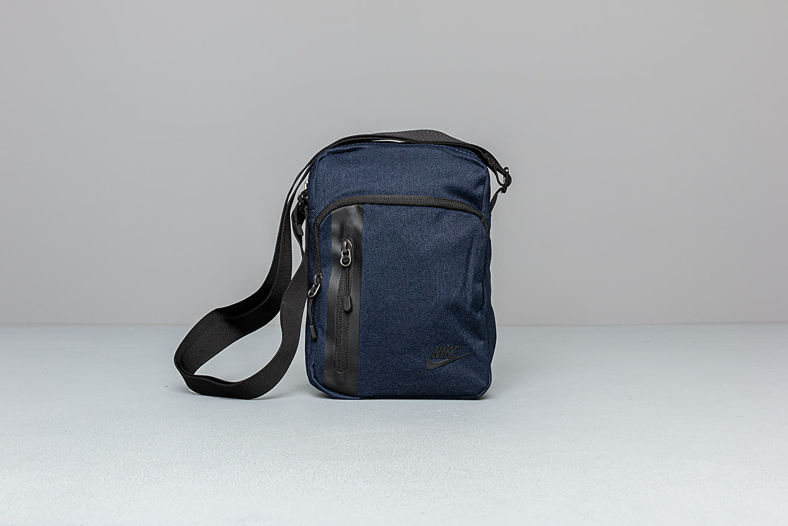 Nike tech small items messenger bag shop