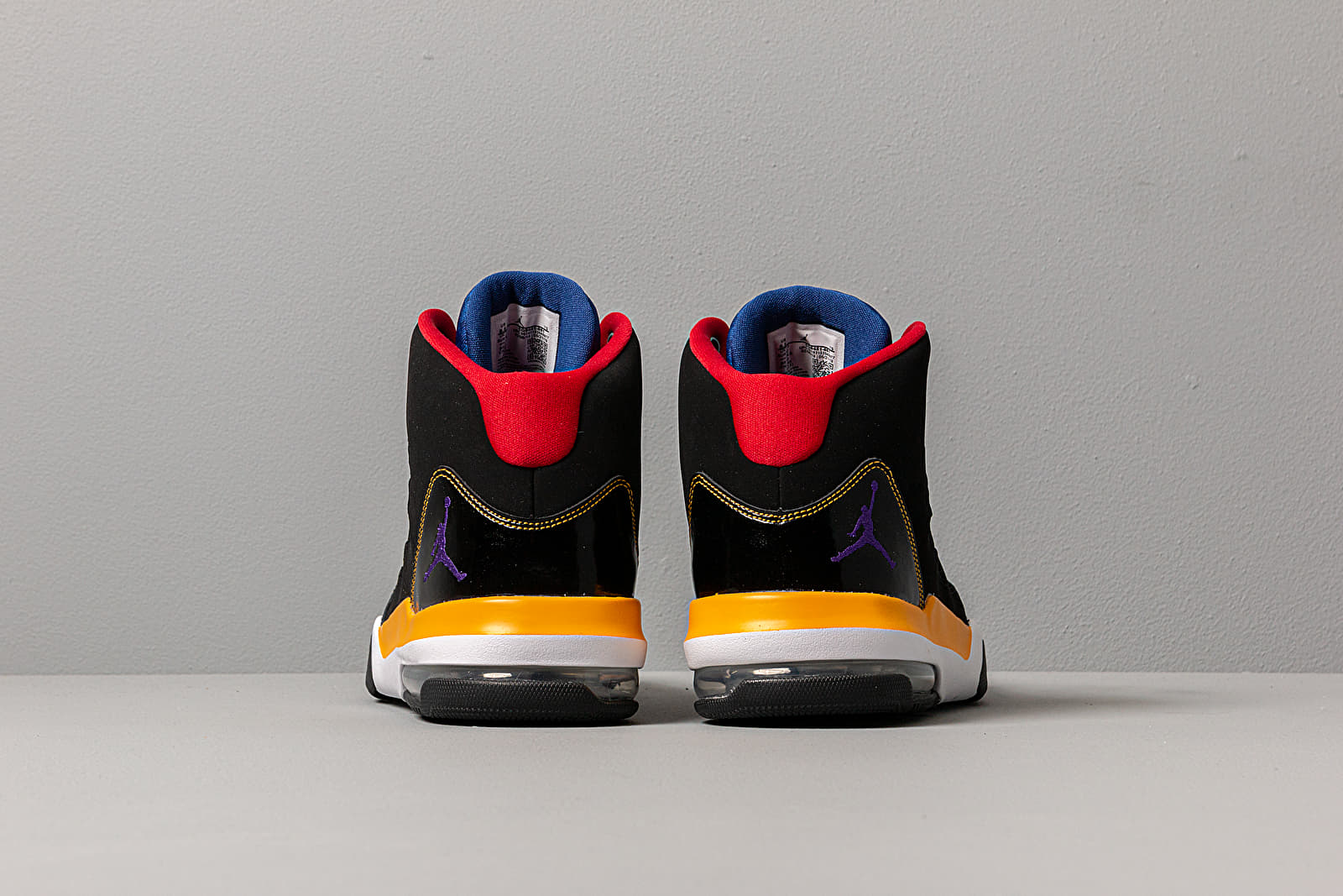 Jordan max shop aura off court