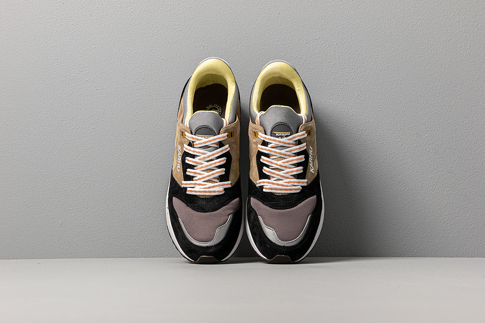 karhu aria 95 jet black taos taupe