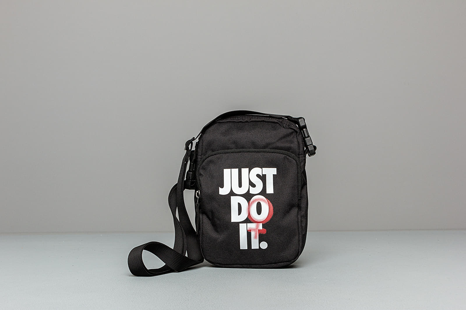 Crossbody bags Nike Heritage Smit Rebel Bag Black