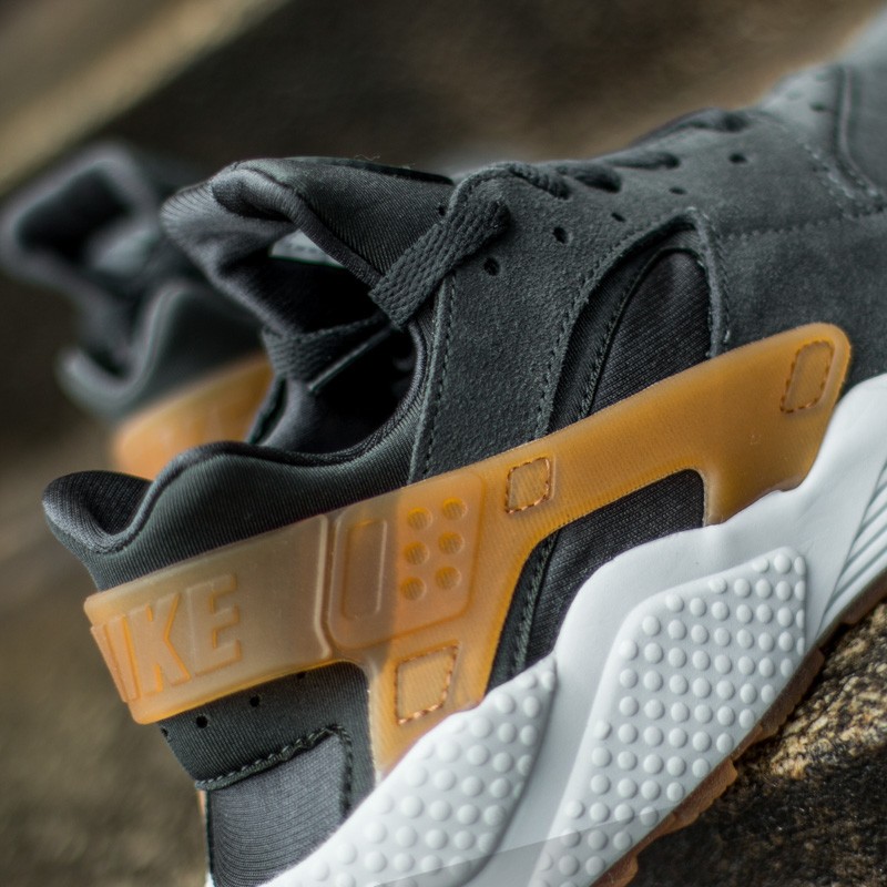 nike air huarache run mid mens gold