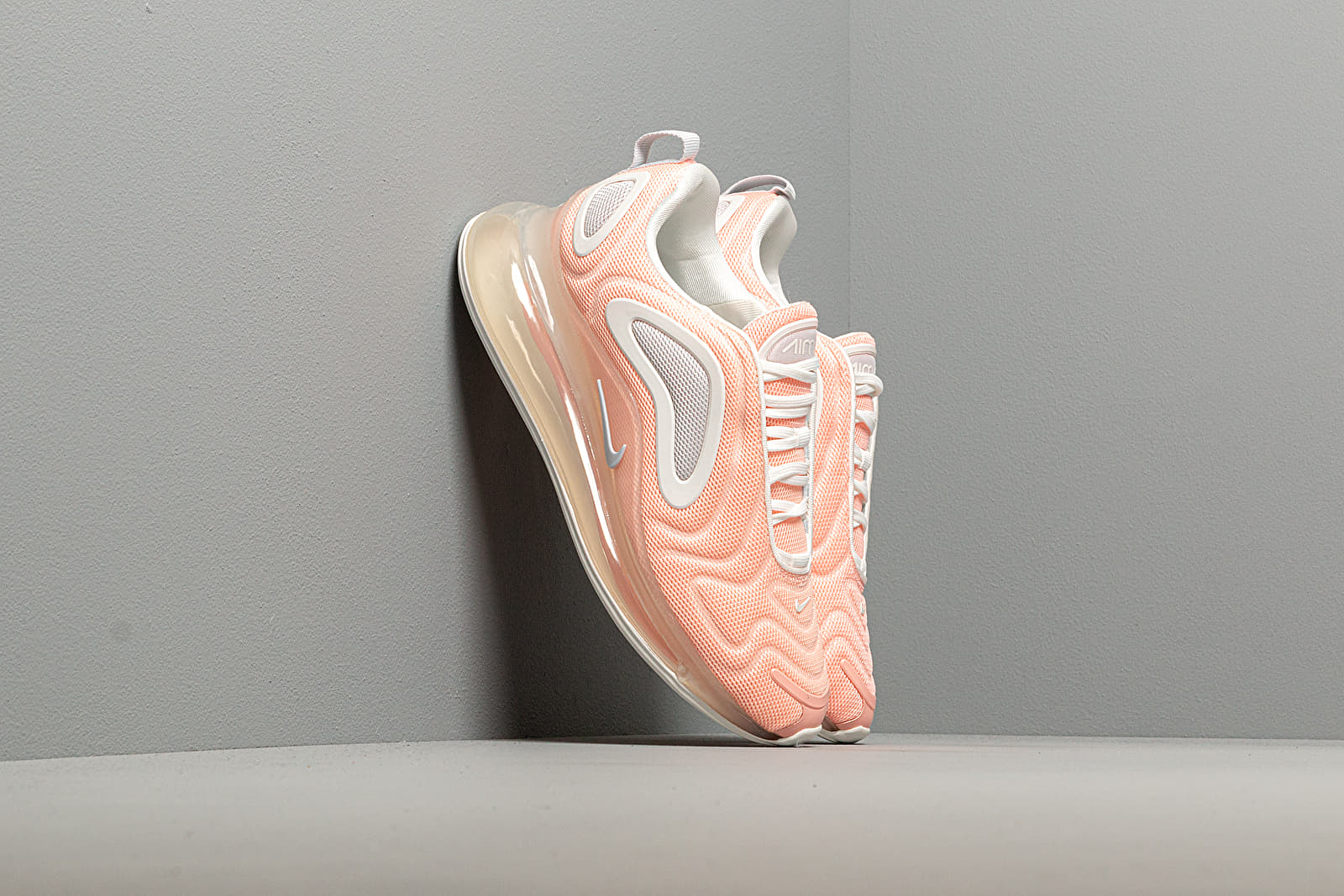 Air max clearance 720 world cup