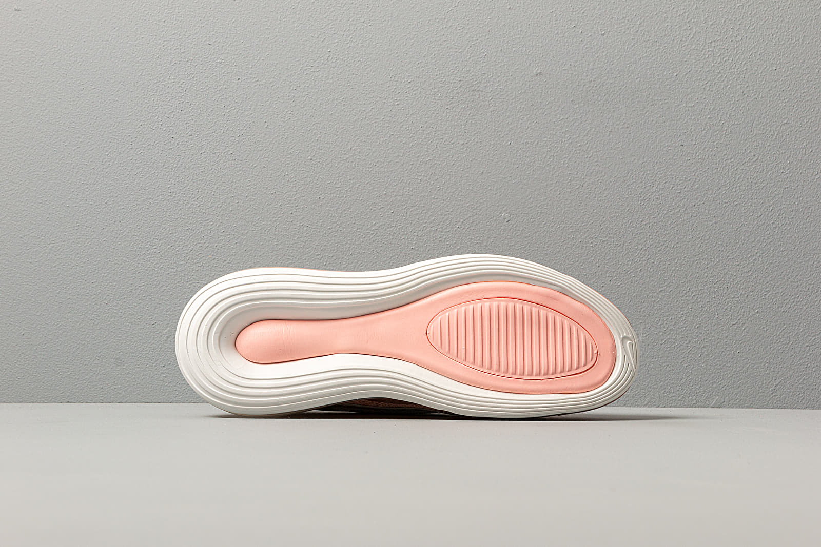 Nike air max 720 bleached coral on sale