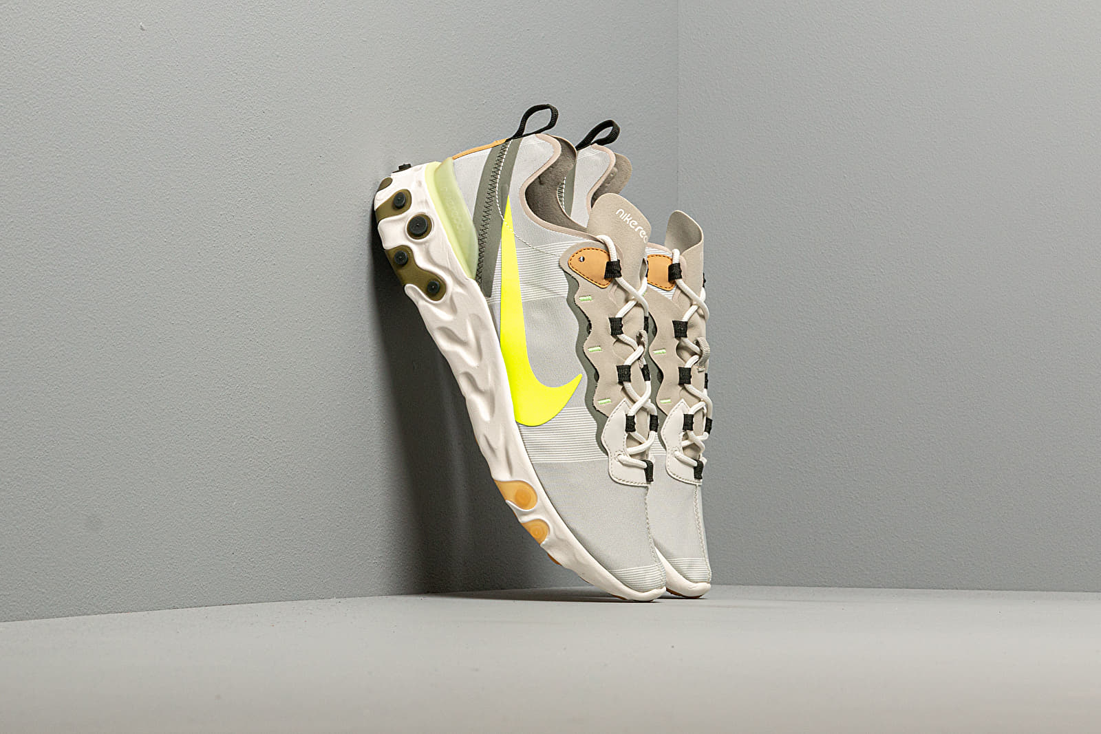 Férfi cipők Nike React Element 55 Spruce Aura/ Volt-Spruce Fog-Barely Volt