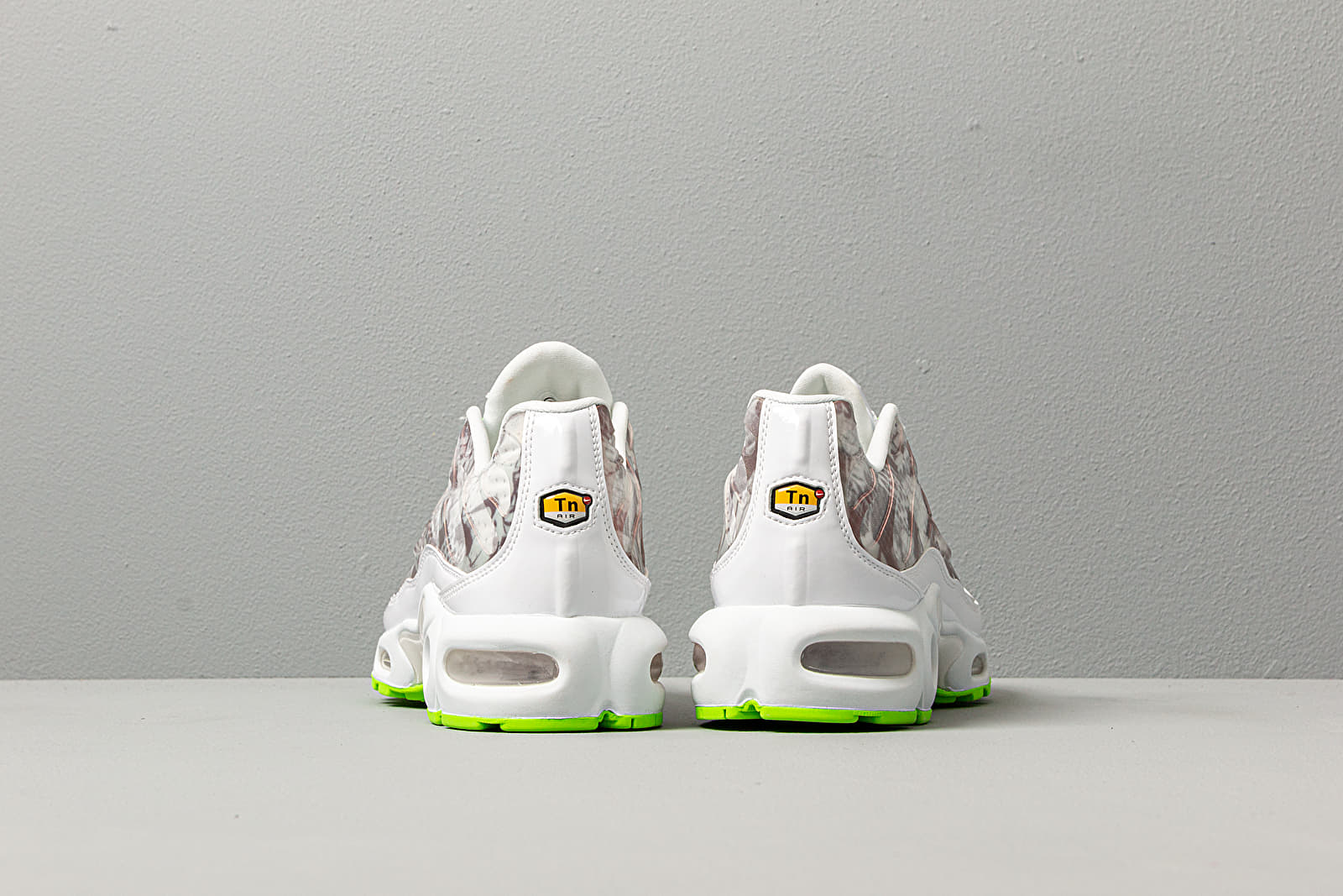 Zapatillas mujer Nike W Air Max Plus LX White/ White-Black-Electric Green
