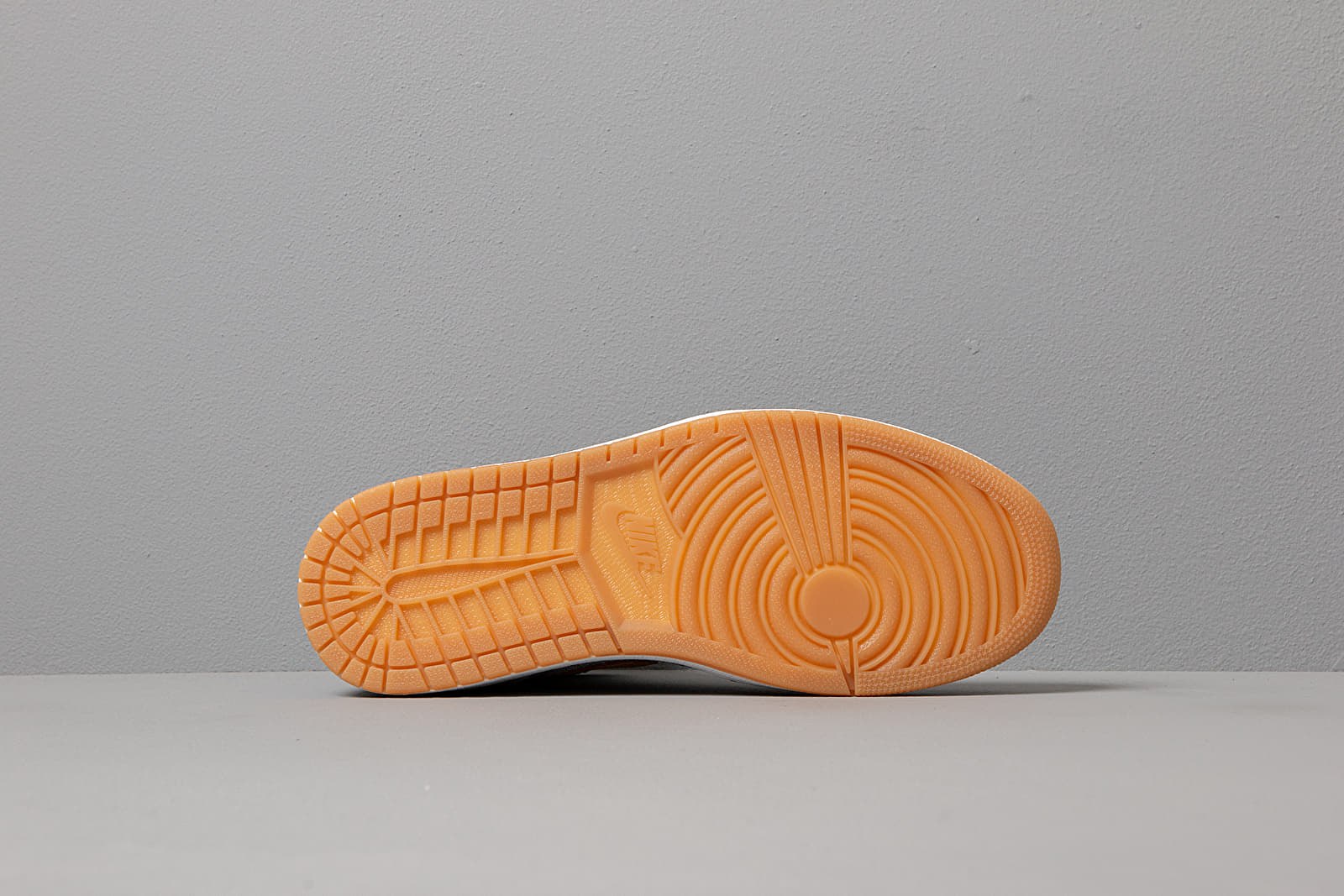 Sapatos de homem Air Jordan 1 Retro Hi Flyknit Wolf Grey/ Golden Harvest