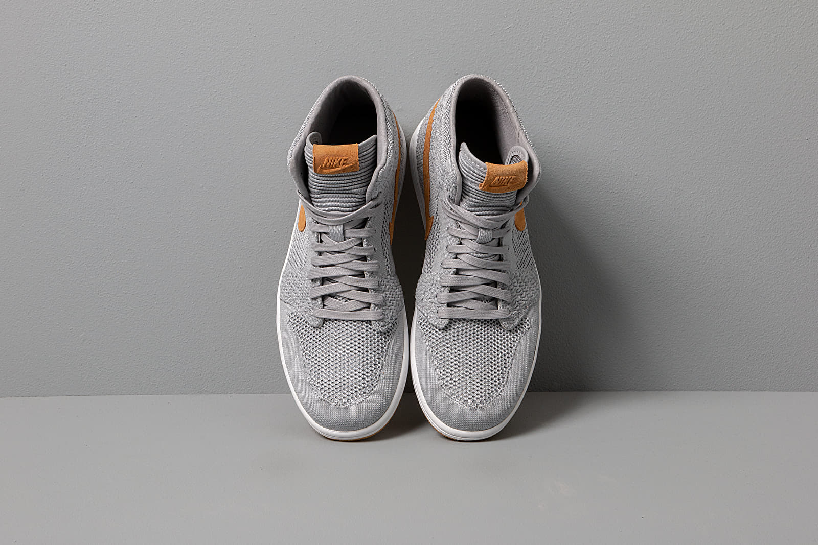 Sapatos de homem Air Jordan 1 Retro Hi Flyknit Wolf Grey/ Golden Harvest