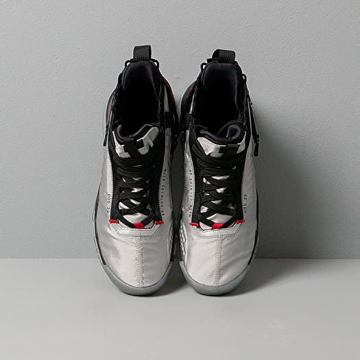 Nike air jordan proto hot sale max 720 metallic silver