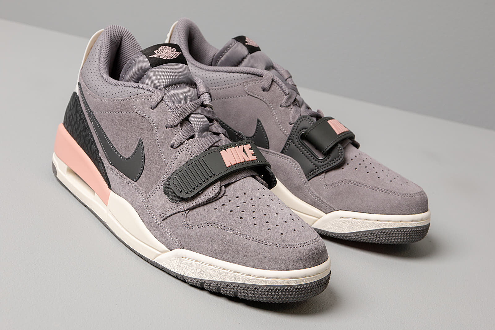 Sko til mænd Air Jordan Legacy 312 Low Gunsmoke/ Coral Stardust-Light Bone