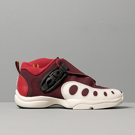 Nike zoom clear out maroon top