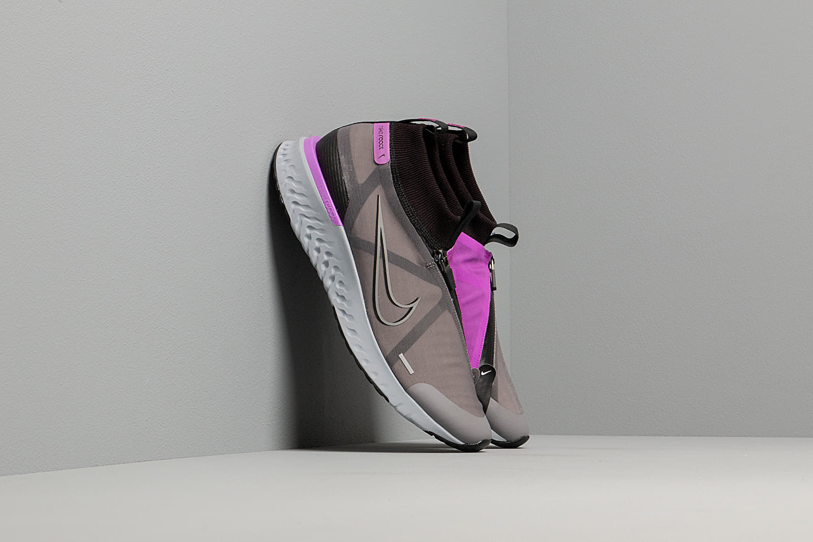 Nike react city black deals