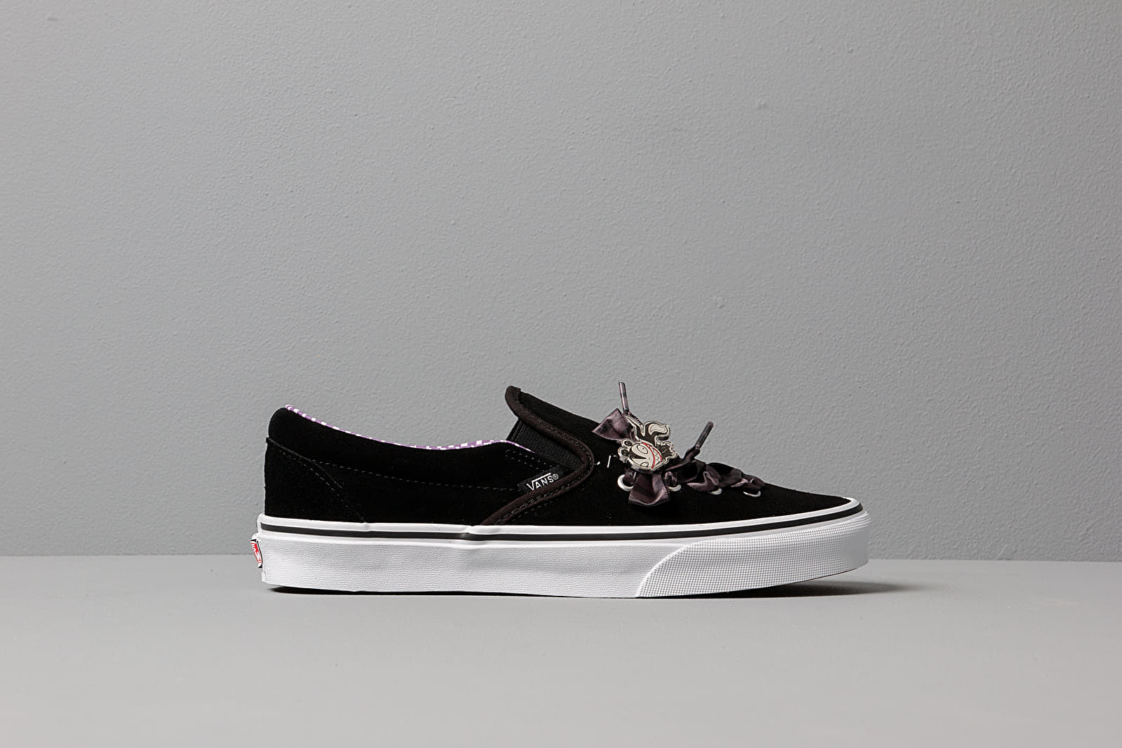 Disney x vans deals slip on