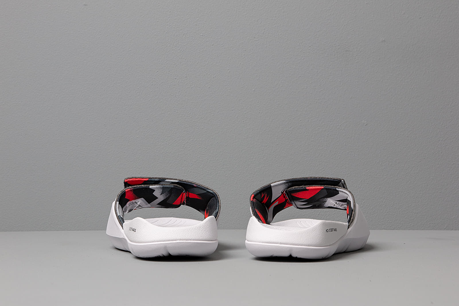 Férfi cipők Jordan Paris Saint-Germain Hydro 7 V2 Black/ White-White